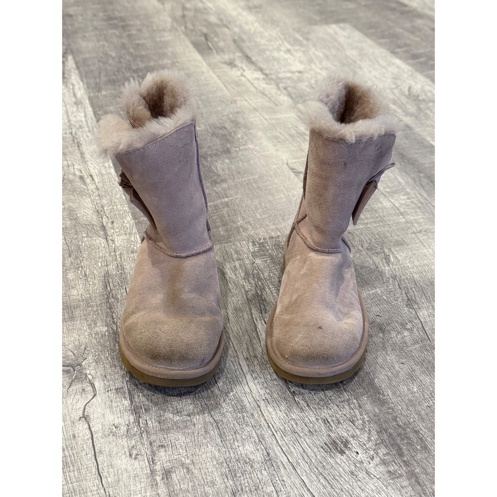 UGG Australia Suede Leather Bow‎ Pink Boots, Girl's Size 5, Pinkish Beige Winter